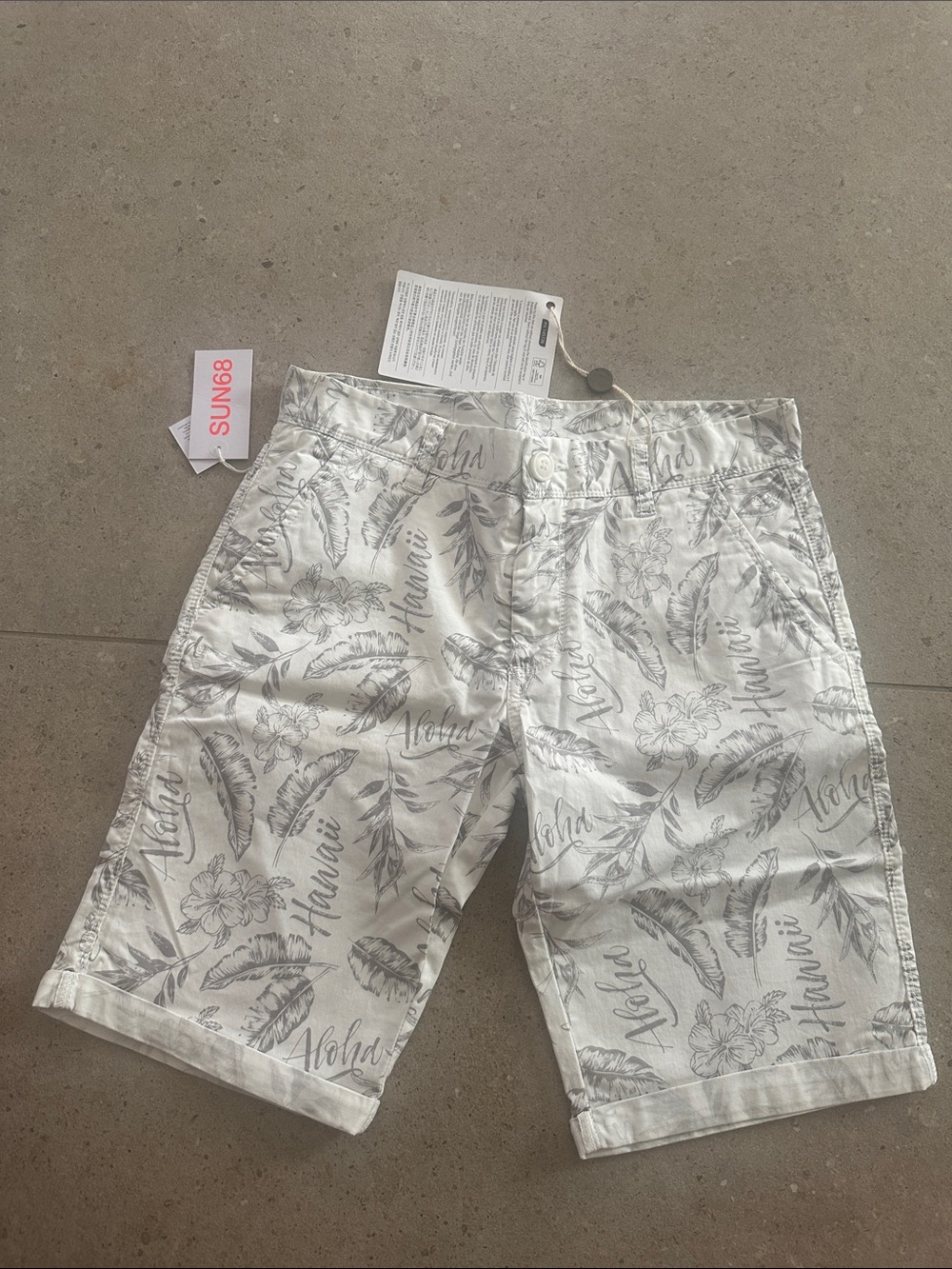 Sun68 Boys White Aloha Print Flat Front Shorts size 12